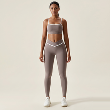 Conjunto deportivo crop top en contraste