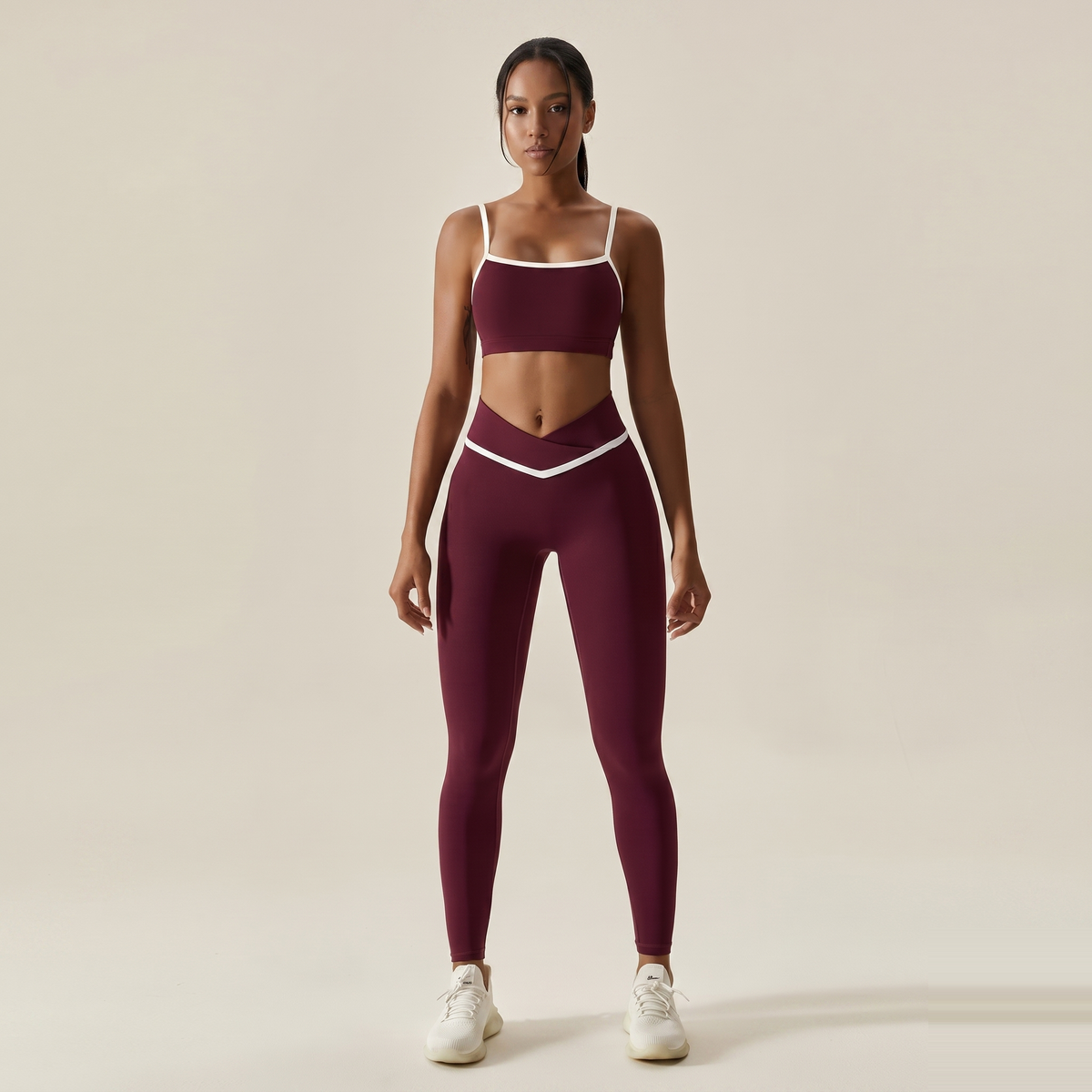Conjunto deportivo crop top en contraste