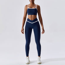 Conjunto deportivo crop top en contraste