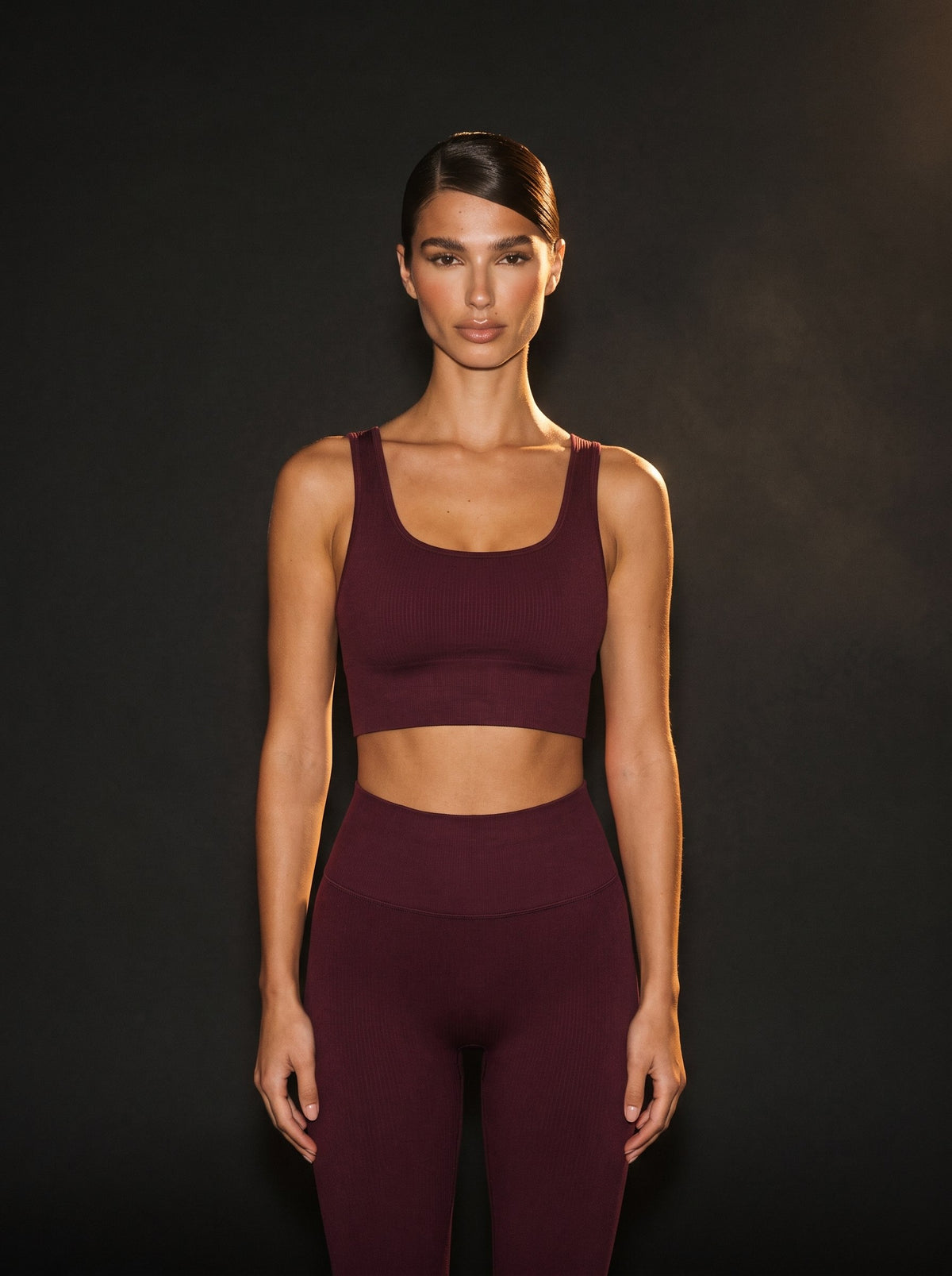 Conjunto deportivo crop top en contraste