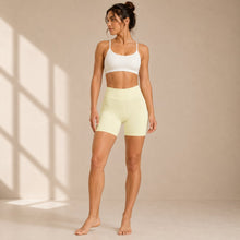 Shorts deportivos scrunch espalda en V